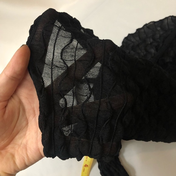 Irregular cut mesh top - Picture 5 of 7